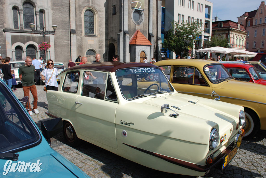 Zabytkowe pojazdy na tarnogórskim rynku