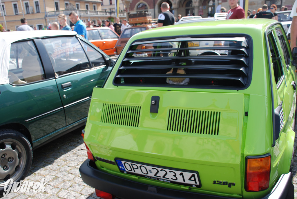 Zabytkowe pojazdy na tarnogórskim rynku