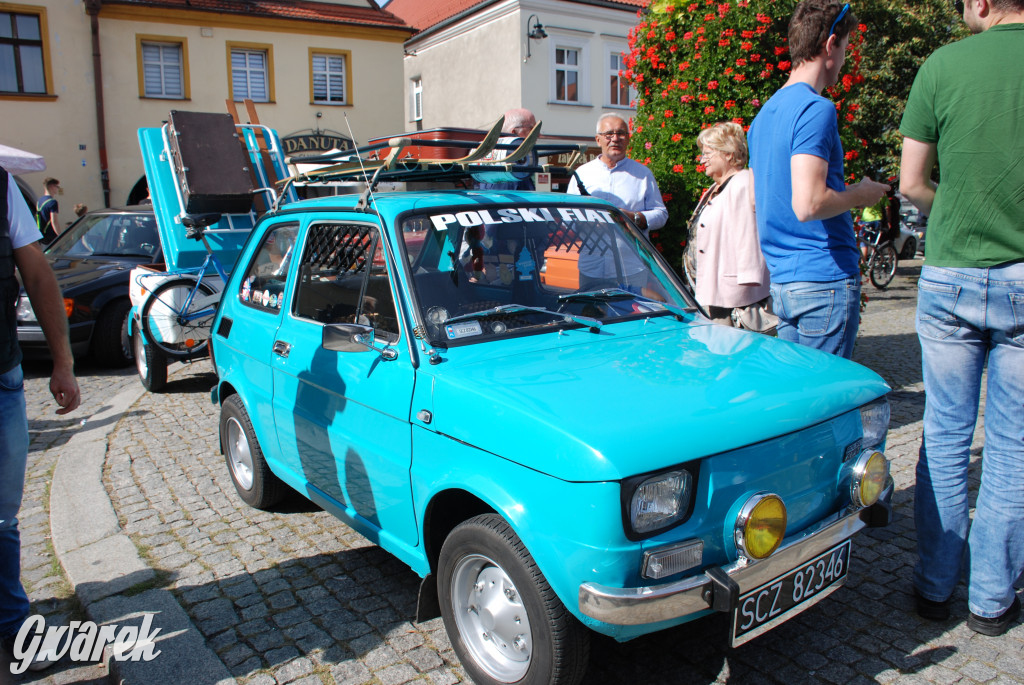 Zabytkowe pojazdy na tarnogórskim rynku