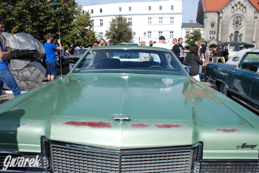 Zabytkowe pojazdy na tarnogórskim rynku