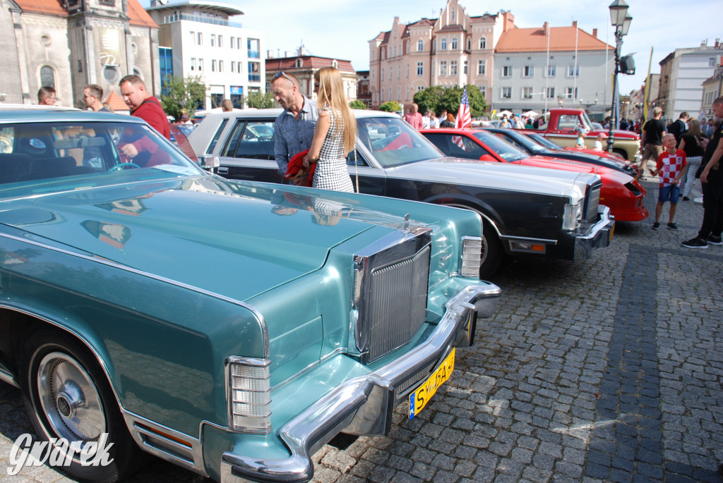 Zabytkowe pojazdy na tarnogórskim rynku