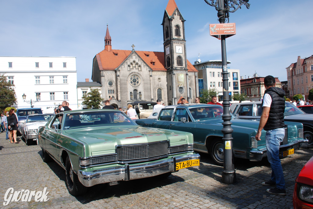 Zabytkowe pojazdy na tarnogórskim rynku
