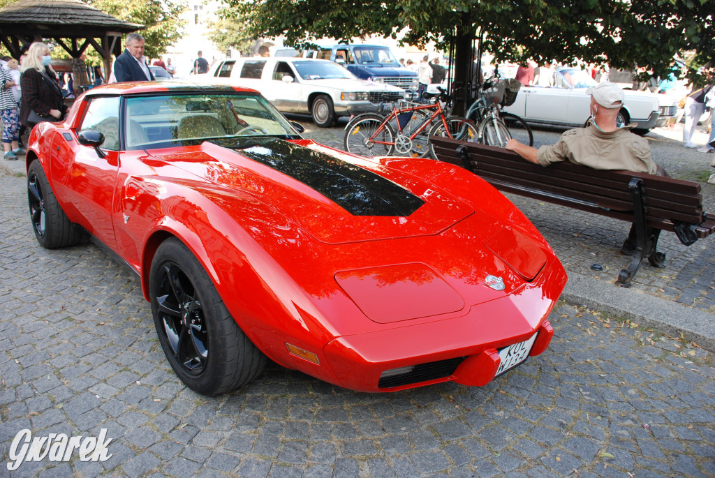 Zabytkowe pojazdy na tarnogórskim rynku