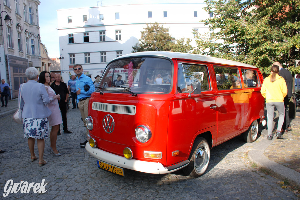 Zabytkowe pojazdy na tarnogórskim rynku