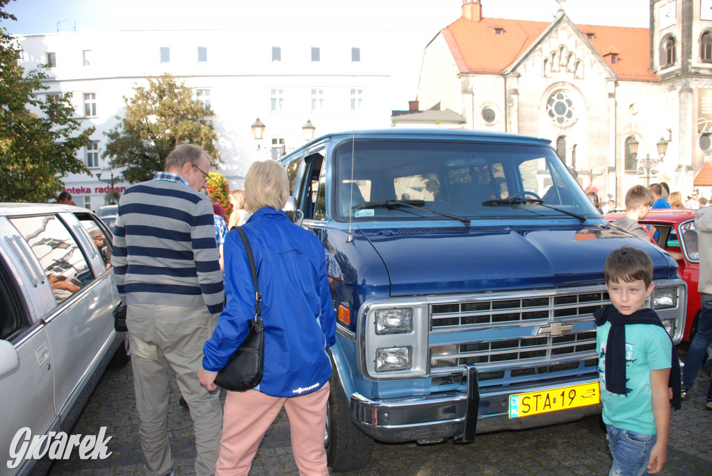 Zabytkowe pojazdy na tarnogórskim rynku