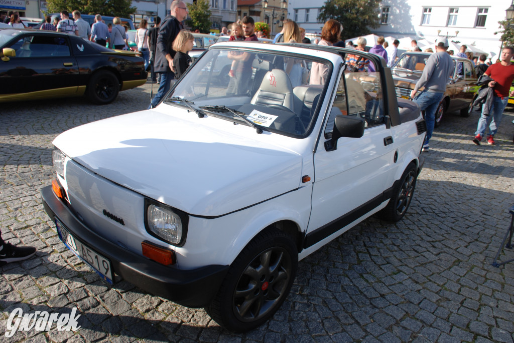 Zabytkowe pojazdy na tarnogórskim rynku