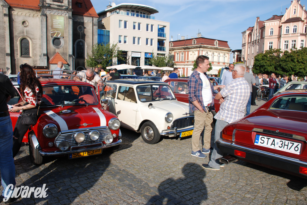 Zabytkowe pojazdy na tarnogórskim rynku