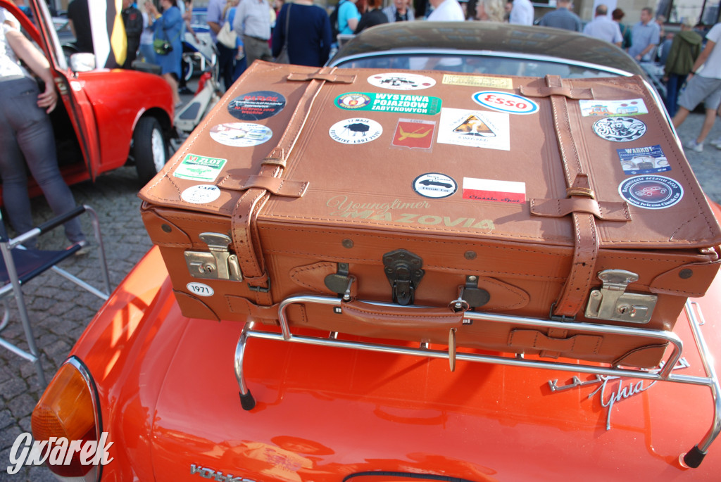 Zabytkowe pojazdy na tarnogórskim rynku