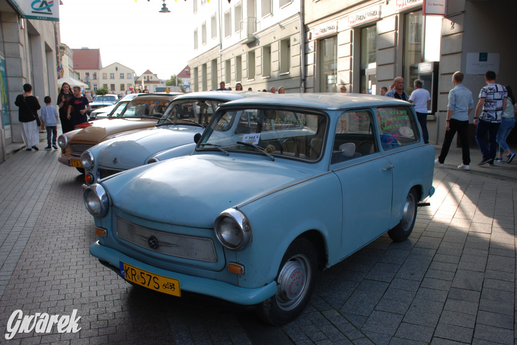 Zabytkowe pojazdy na tarnogórskim rynku