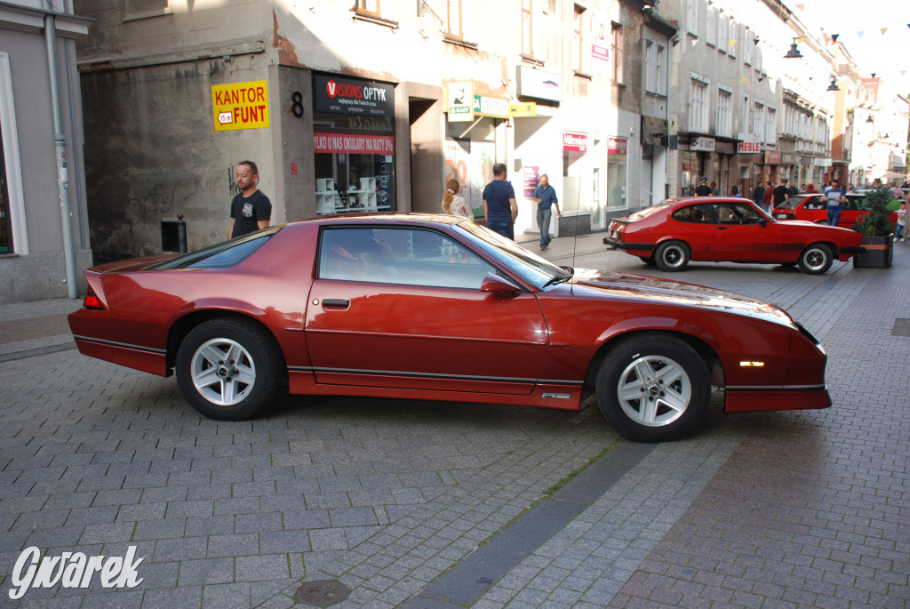 Zabytkowe pojazdy na tarnogórskim rynku