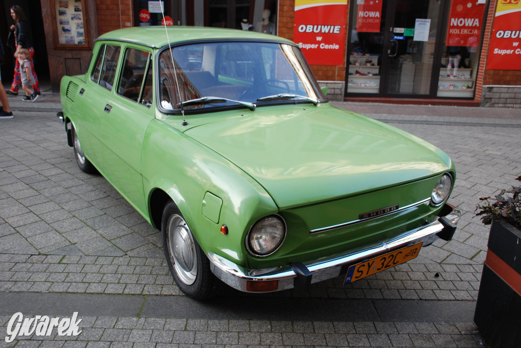 Zabytkowe pojazdy na tarnogórskim rynku