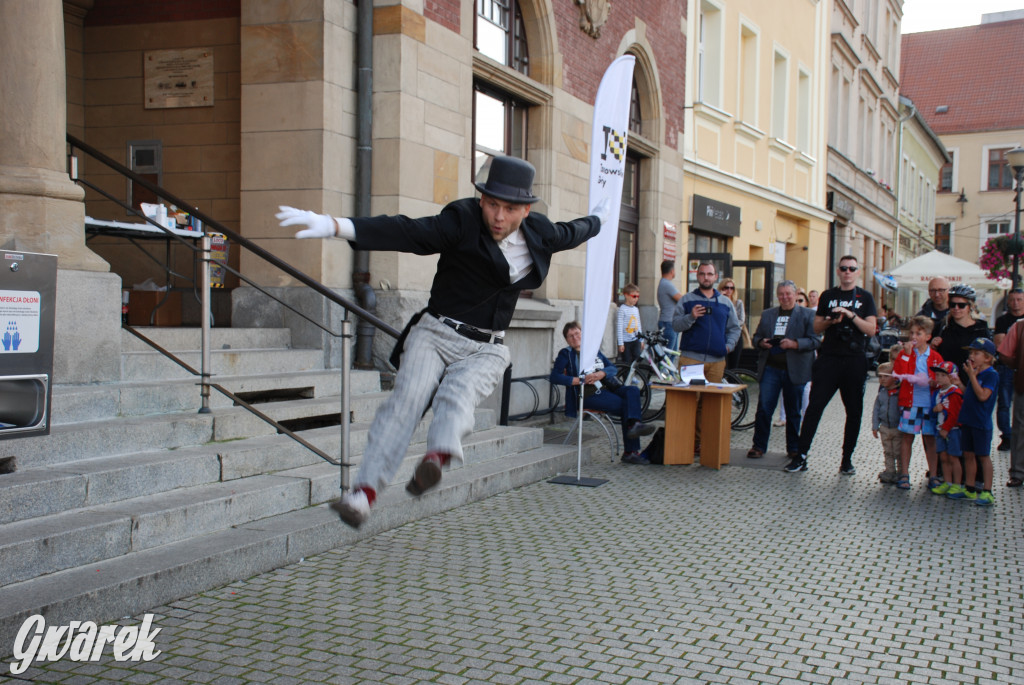 Zabytkowe pojazdy na tarnogórskim rynku