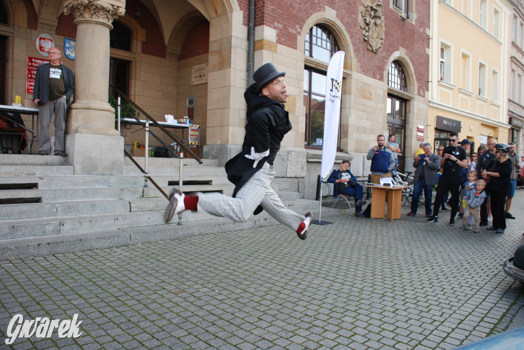 Zabytkowe pojazdy na tarnogórskim rynku