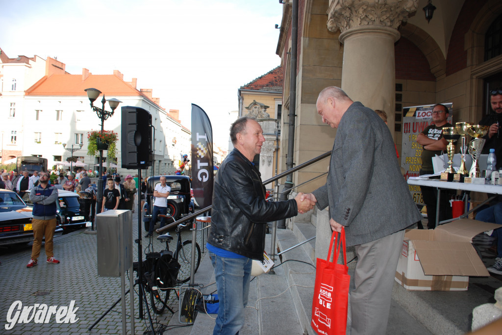 Zabytkowe pojazdy na tarnogórskim rynku