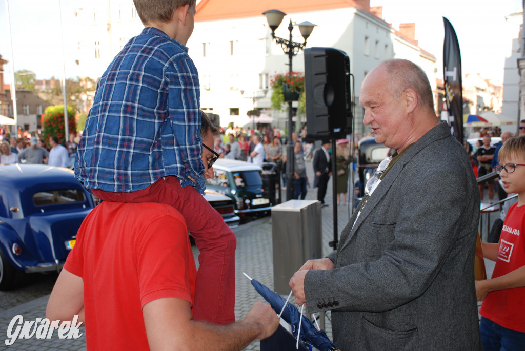 Zabytkowe pojazdy na tarnogórskim rynku