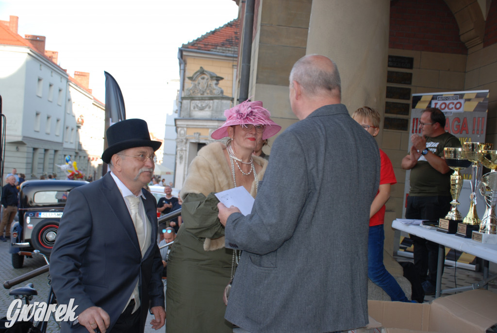 Zabytkowe pojazdy na tarnogórskim rynku