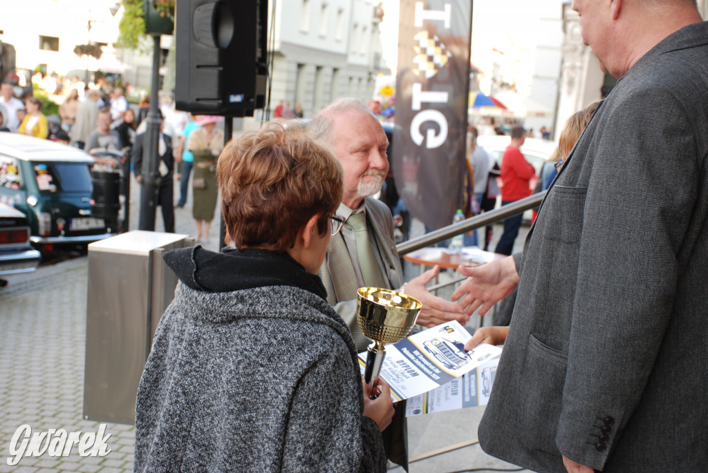 Zabytkowe pojazdy na tarnogórskim rynku