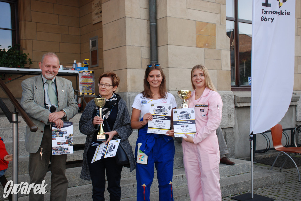 Zabytkowe pojazdy na tarnogórskim rynku