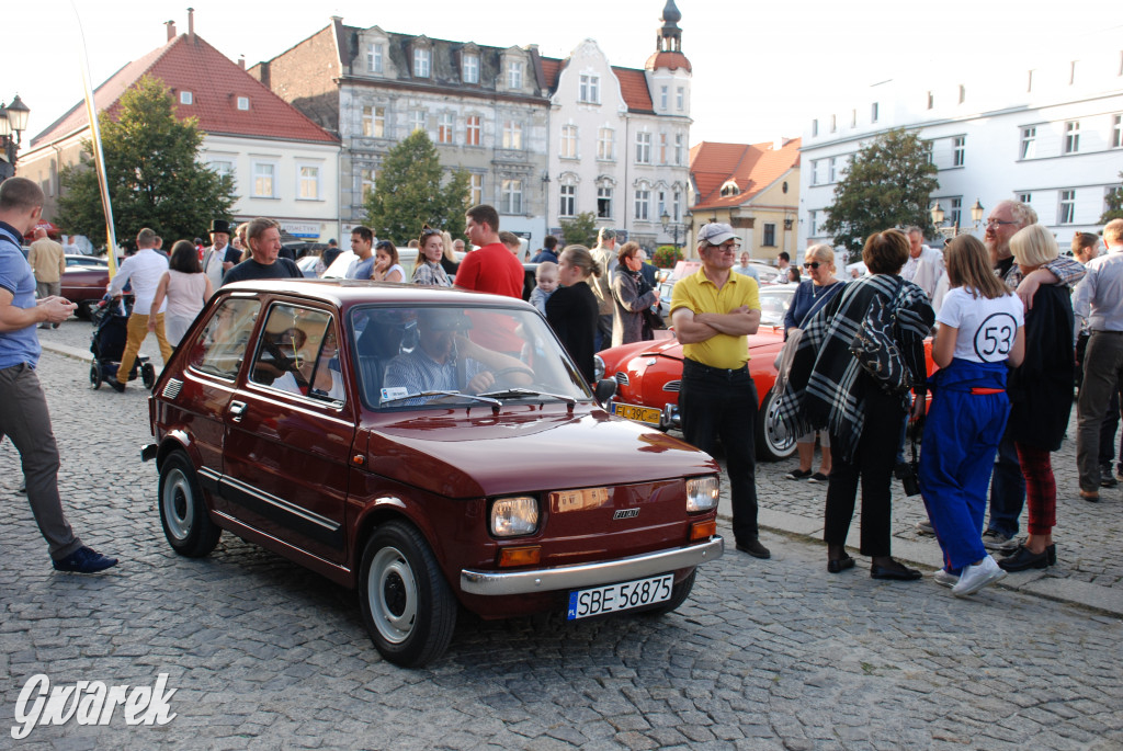 Zabytkowe pojazdy na tarnogórskim rynku
