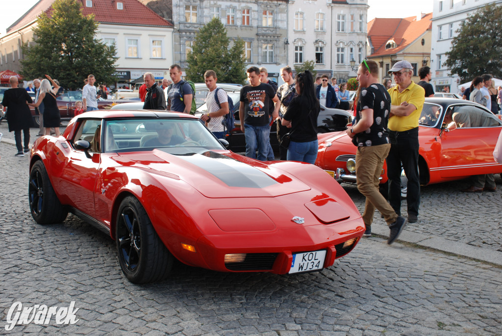 Zabytkowe pojazdy na tarnogórskim rynku