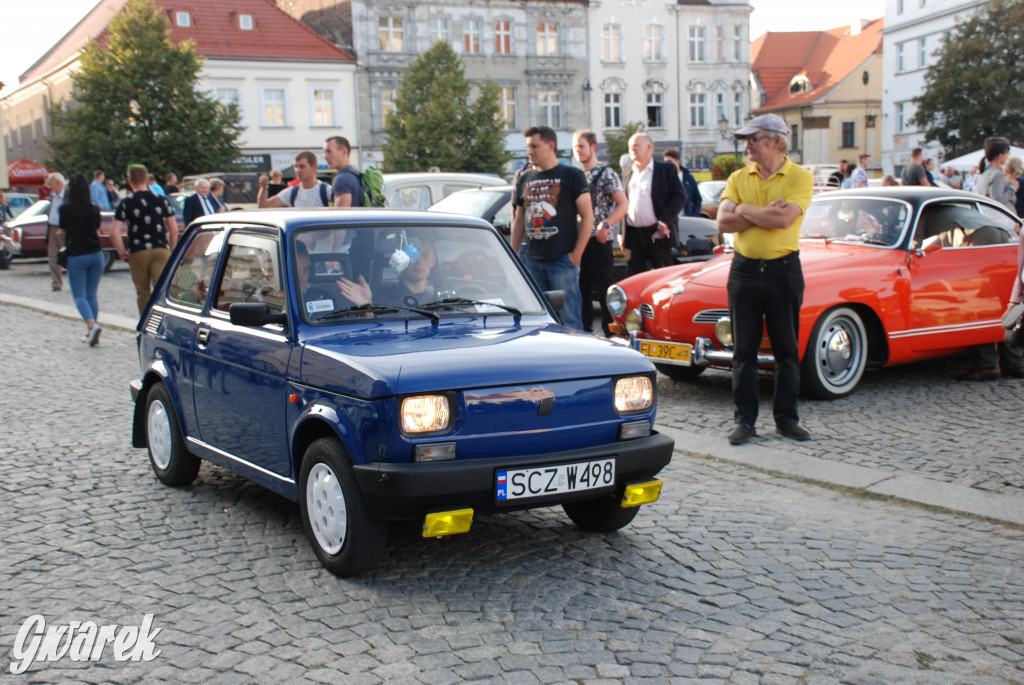 Zabytkowe pojazdy na tarnogórskim rynku