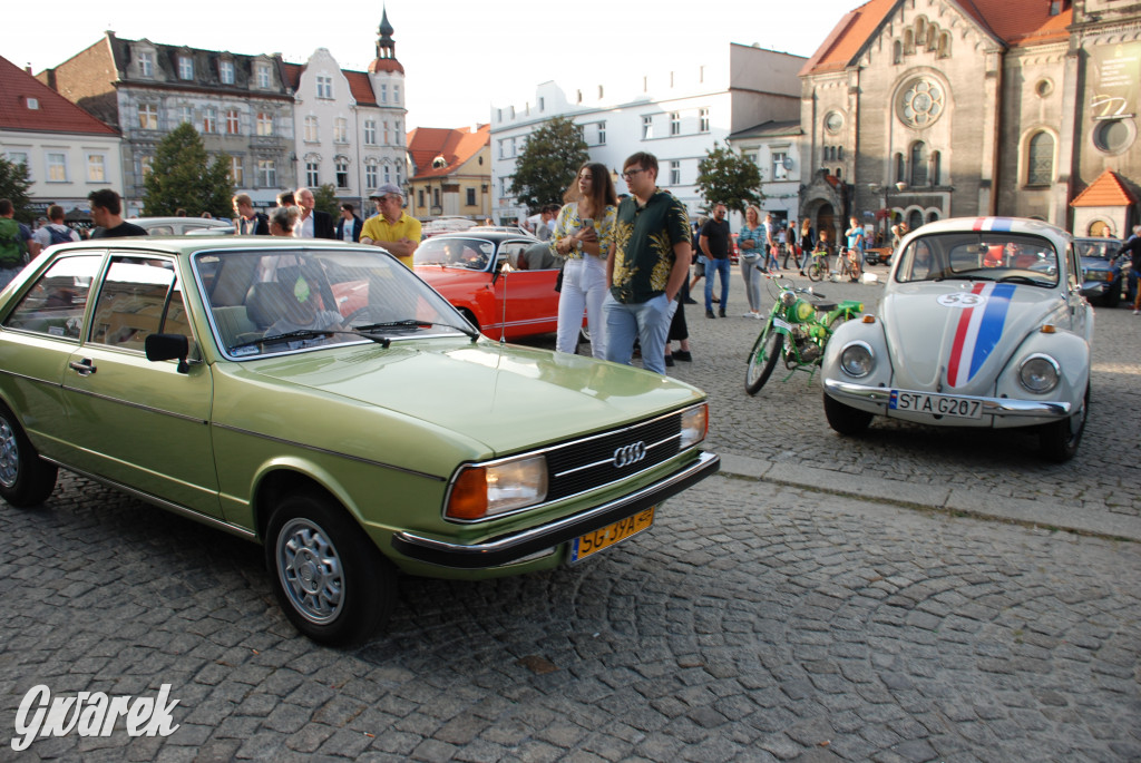 Zabytkowe pojazdy na tarnogórskim rynku