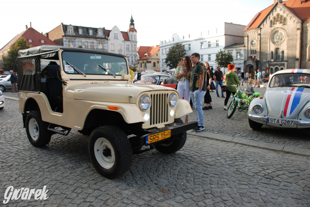 Zabytkowe pojazdy na tarnogórskim rynku