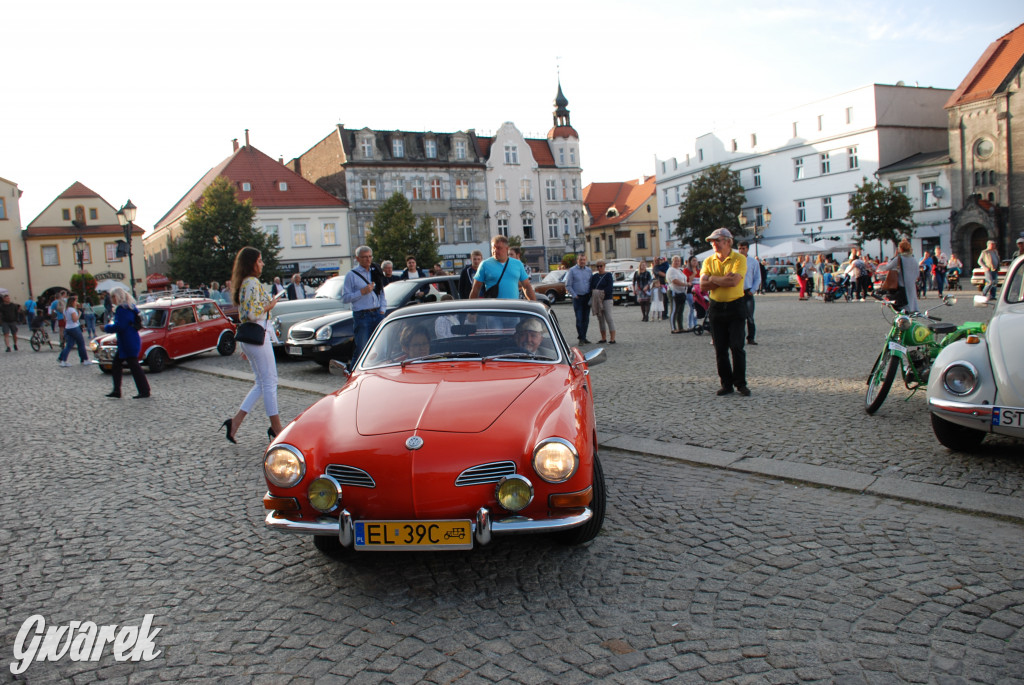 Zabytkowe pojazdy na tarnogórskim rynku