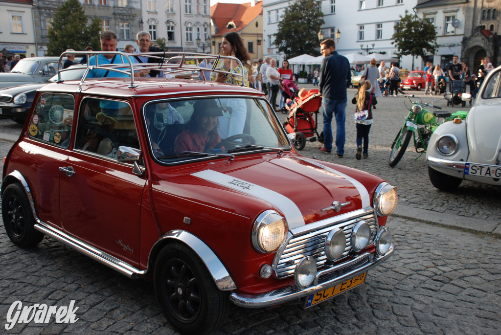 Zabytkowe pojazdy na tarnogórskim rynku