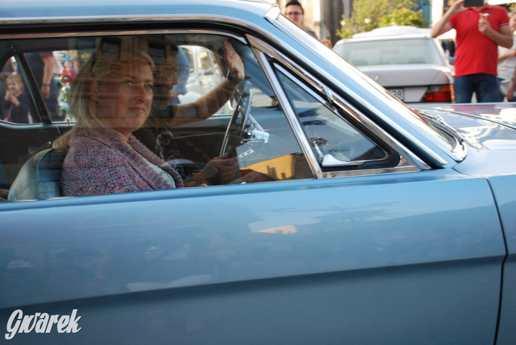 Zabytkowe pojazdy na tarnogórskim rynku