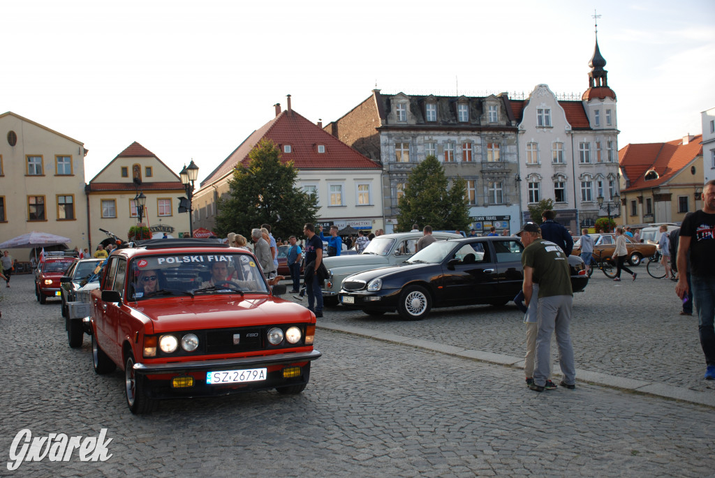 Zabytkowe pojazdy na tarnogórskim rynku