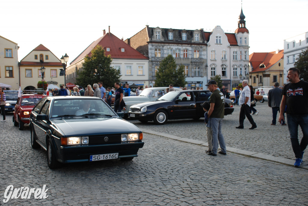 Zabytkowe pojazdy na tarnogórskim rynku