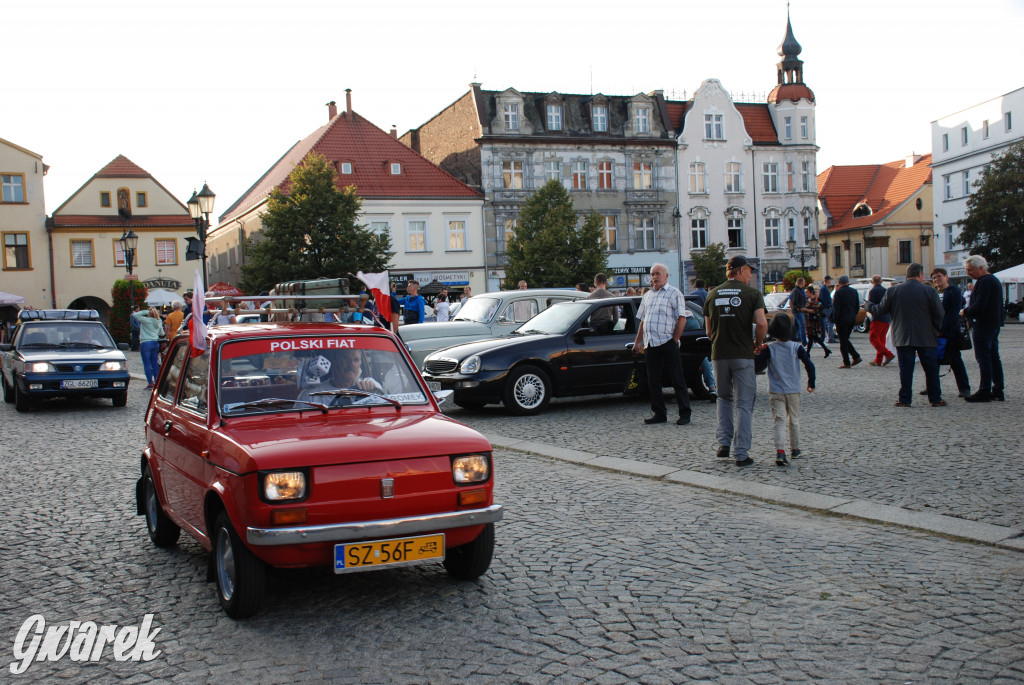 Zabytkowe pojazdy na tarnogórskim rynku