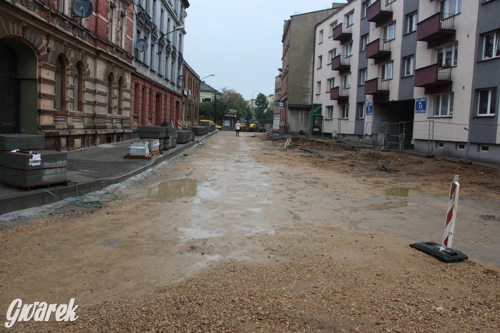 Slalomem przez błoto i kałuże. Gdzie są kładki?