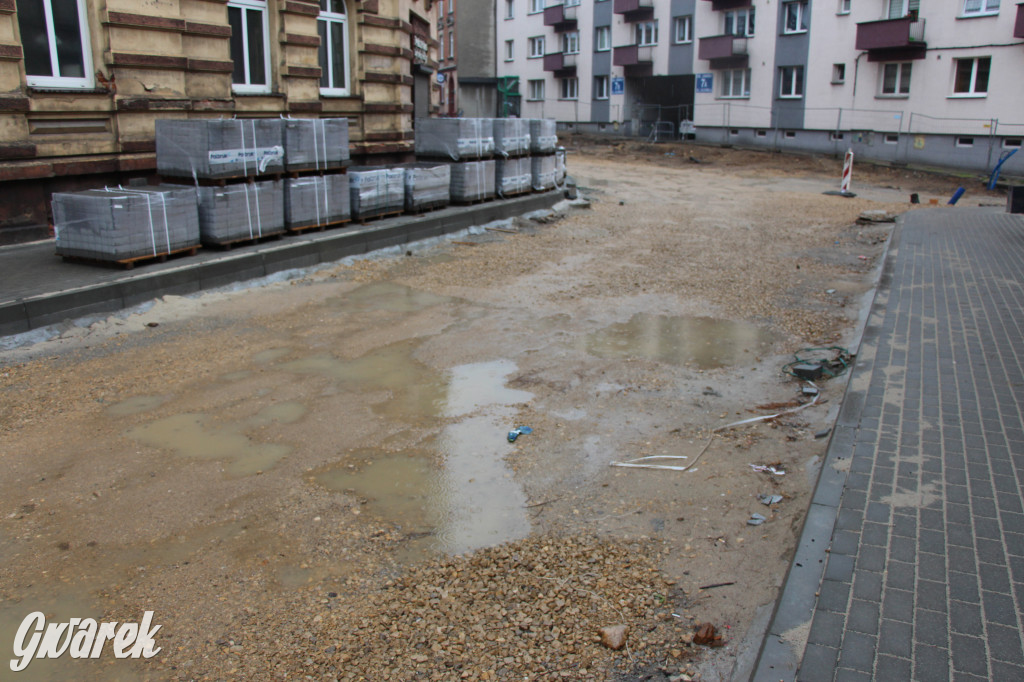 Slalomem przez błoto i kałuże. Gdzie są kładki?