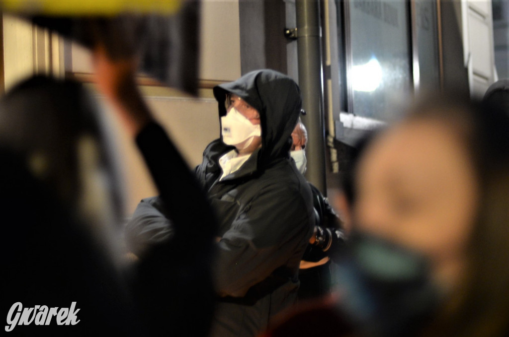 Młodzież protestuje przed biurem poseł Dziuk