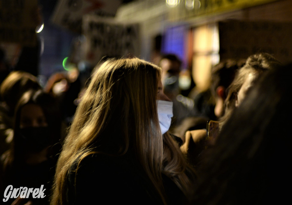 Młodzież protestuje przed biurem poseł Dziuk