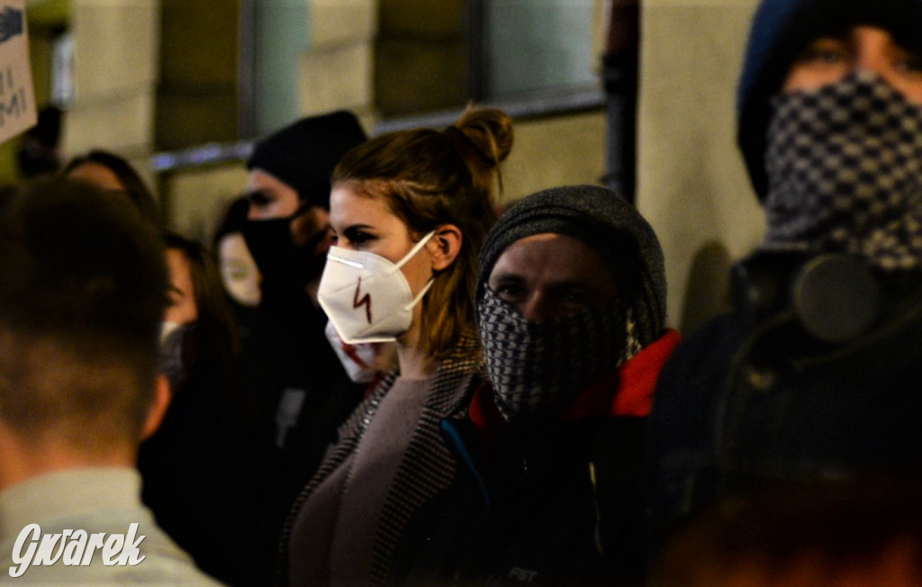 Młodzież protestuje przed biurem poseł Dziuk