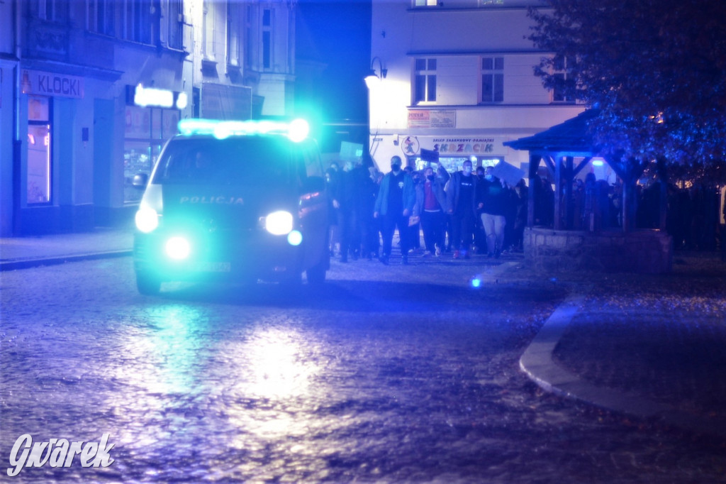 Młodzież protestuje przed biurem poseł Dziuk