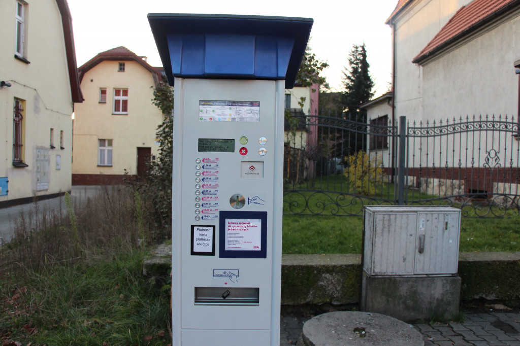 Solarny automat do sprzedaży biletów