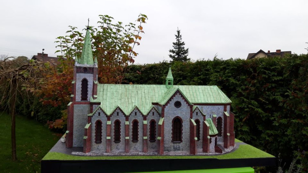 Makieta kościoła w Reptach Śląskich