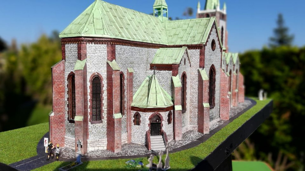 Makieta kościoła w Reptach Śląskich