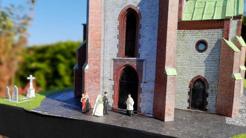 Makieta kościoła w Reptach Śląskich