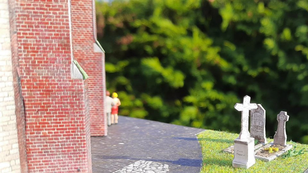 Makieta kościoła w Reptach Śląskich