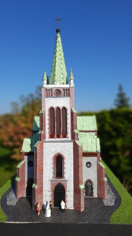Makieta kościoła w Reptach Śląskich