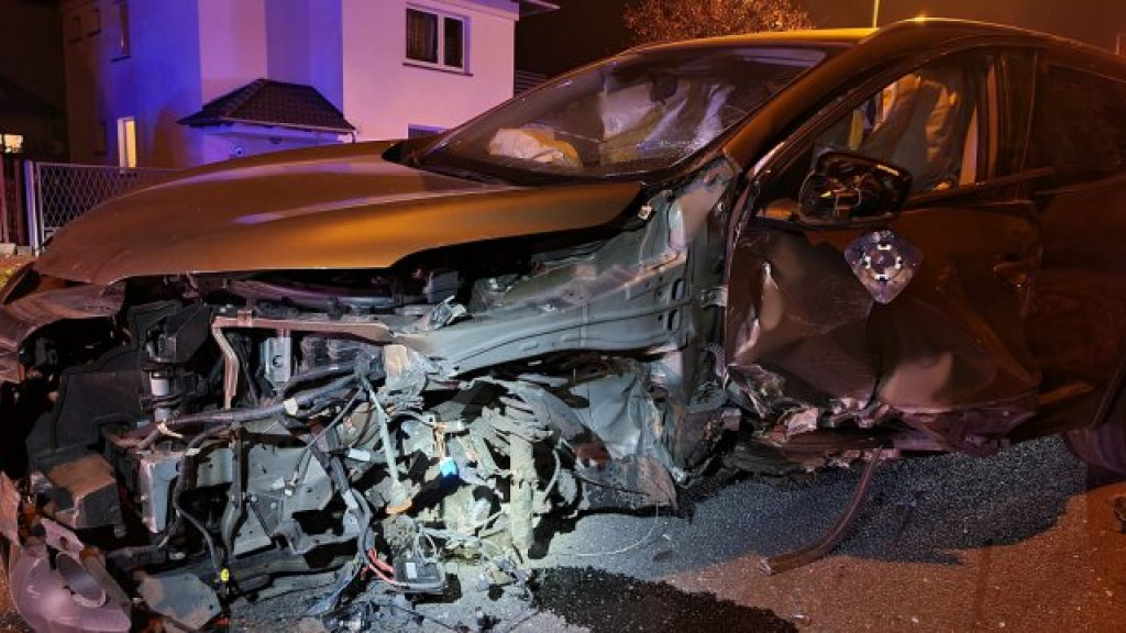 Zderzenie renault i volvo. Skończyło się mandatem