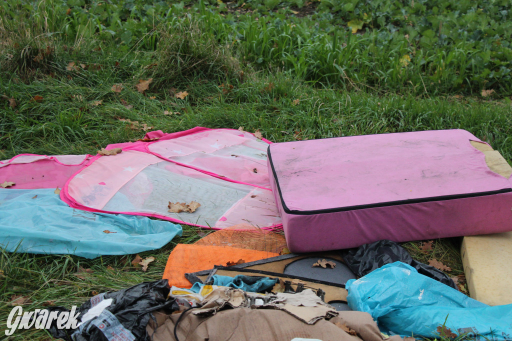 Dzikie wysypisko między Lasowicami a Nakłem Śląskim