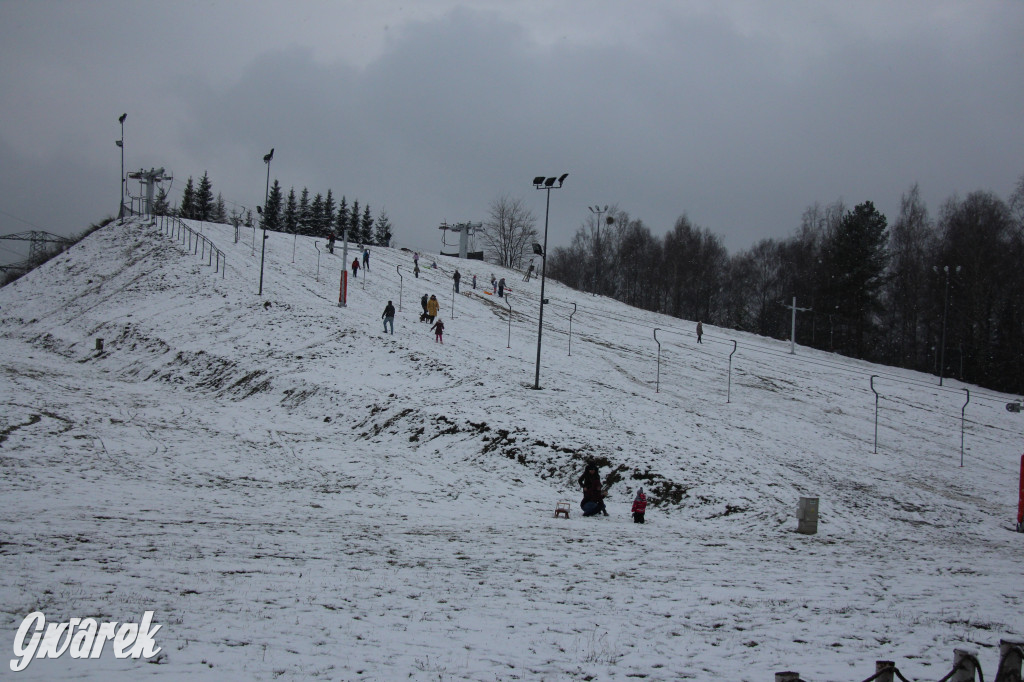 Spadł pierwszy śnieg: sanki, bałwany, radość