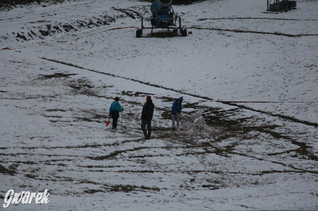 Spadł pierwszy śnieg: sanki, bałwany, radość