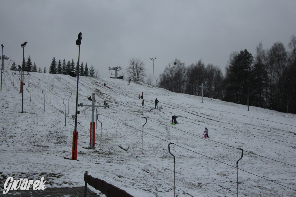Spadł pierwszy śnieg: sanki, bałwany, radość